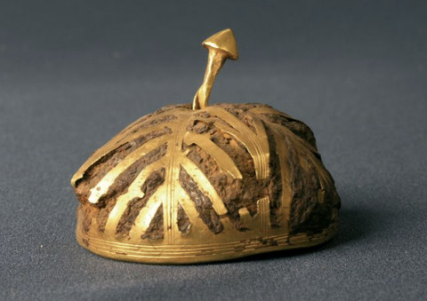 Gagang pedang berlapis emas yang terbuat dari logam meteorit.  Foto: Villena Museum