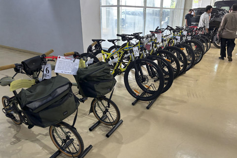 Barang-barang sitaan KPK yang akan kembali dilelang di Gedung Sitaan KPK, Cawang, Jakarta pada Kamis (27/2/2025).  Foto: Abid Raihan/kumparan
