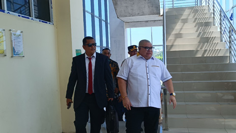 Razman Arif Nasution dalam sidang kasus dugaan pencemaran nama baik terhadap Hotman Paris Nasution, PN Jakarta Utara, Kamis (27/2).  Foto: Giovanni/kumparan