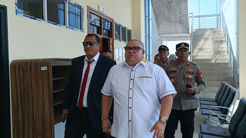 Razman Arif Nasution dalam sidang kasus dugaan pencemaran nama baik terhadap Hotman Paris Nasution, PN Jakarta Utara, Kamis (27/2).  Foto: Giovanni/kumparan