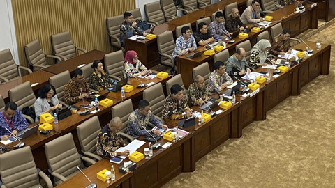 Rapat Dengar Pendapat Komisi VI DPR dengan BUMN Industri Pertahanan Defend ID, di Kompleks Parlemen, Jakarta, Kamis (27/2/2025).  Foto: Muhammad Fhandra Hardiyon/kumparan