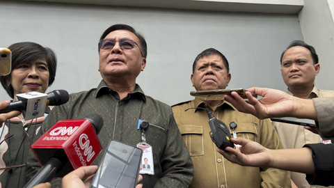 Dewas KPK usai mengecek Rumah Penyimpanan Barang Rampasan KPK di Cawang, Jaktim pada Kamis (27/2/2025). Foto: Abid Raihan/kumparan