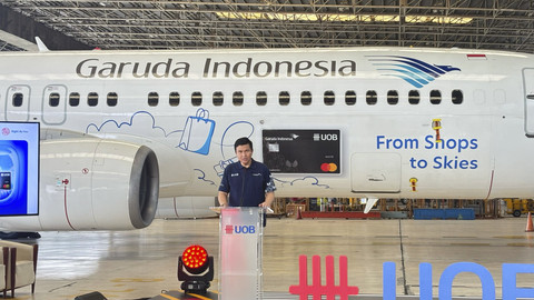 Direktur Utama Garuda Indonesia Wamildan Tsani dalam acara Garuda Indonesia UOB Card Livery Launch di Hanggar IV GMF Aeroasia, Kamis (27/2/2025). Foto: Ave Airiza Gunanto/kumparan