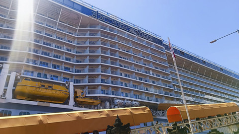 Kapal Pesiar Anthem Of The Seas Berlabuh di Bali. Foto: Denita BR Matondang/kumparan