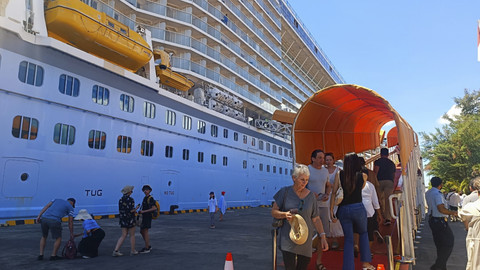 Kapal Pesiar Anthem Of The Seas Berlabuh di Bali. Foto: Denita BR Matondang/kumparan