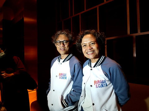 Mira Lesmana dan Riri Riza dalam konferensi pers film Rangga & Cinta, XXI Plaza Senayan, Jakarta Pusat, Jumat (28/2). Foto: Giovanni/kumparan