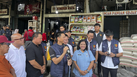 Satgas Pangan Polda Metro Jaya Meninjau Pasar Induk Beras Cipinang, Sabtu (1/3/2025). Foto: Rayyan Farhansyah/kumparan