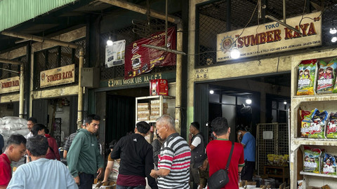 Suasana saat hari pertama puasa di Pasar Induk Beras Cipinang, Jakarta Timur, Sabtu (1/3/2025). Foto: Rayyan Farhansyah/kumparan