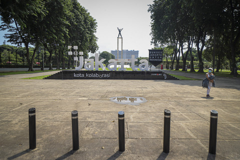 Warga beraktivitas di Lapangan Banteng, Jakarta, Sabtu (1/3/2025). Foto: Iqbal Firdaus/kumparan