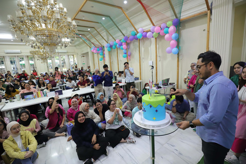 Awak kumparan merayakan anniversary ke-8 melalui acara Employee Appreciation Day. Acara dibuka oleh CEO kumparan Hugo Diba. Foto: Dok. Istimewa