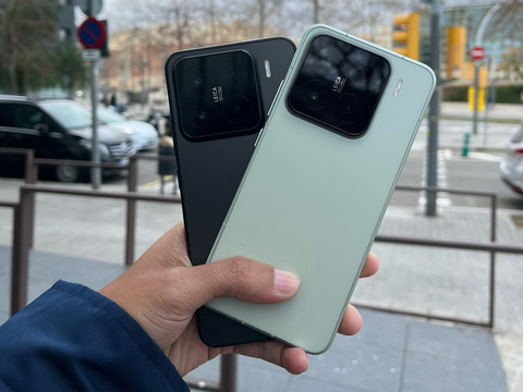 Xiaomi 15 warna hitam dan hijau. Foto: Angelina Anjar/kumparan