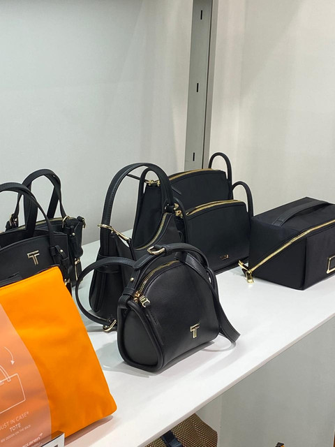 Koleksi tas tangan atau handbag dari lini Voyageur. Foto: Judith Aura/kumparan