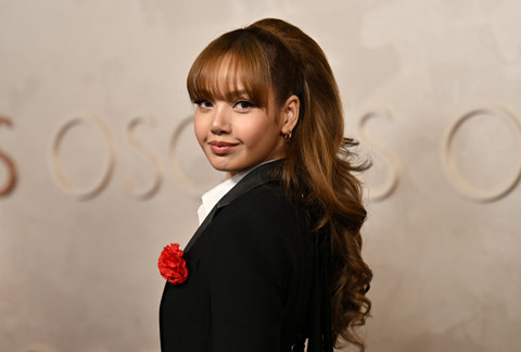 Lisa Blackpink menghadiri Academy Awards Tahunan ke-97 di Dolby Theatre, Beverly Hills, California, AS, Minggu (2/3/2025). Foto: Angela Weiss/AFP
