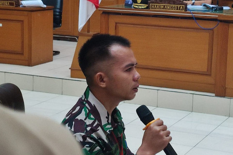 Terdakwa Kelasi Kepala Bambang Apri Atmojo menghadiri sidang penembakan terhadap bos rental di Pengadilan Militer II-08 Jakarta, Senin (3/3/2025). Foto: Rachmadi Rasyad/kumparan