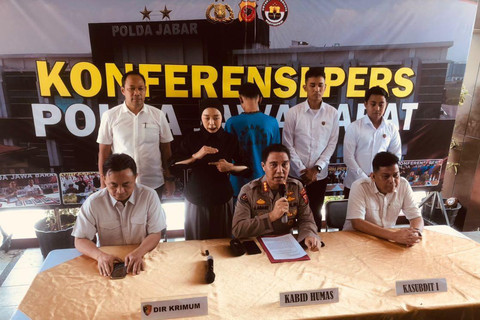 Polda Jabar menggelar konferensi pers update kasus pembunuhan berencana Ibu-Anak di Subang, Senin (3/3/2025). Foto: Robby Bouceu/kumparan