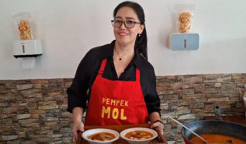 Owner Pempek Mol Palembang, Rina Sutini/Anyelir. 