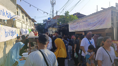 Suasana berburu atau war takjil di Kampung Sunda Bali, Senin (3/3/2025). Foto: Denita BR Matondang/kumparan