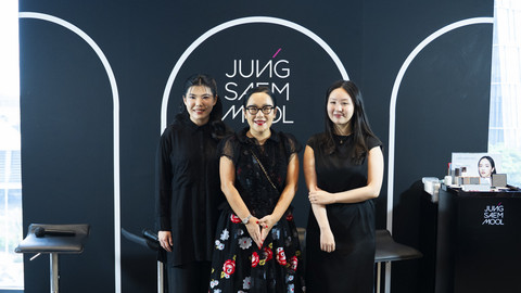 Brand makeup profesional Korea, Jung Saem Mool Beauty, resmi dirilis pada Jumat (28/2/2025) di The Langham Jakarta. Foto: Dok. Sociolla