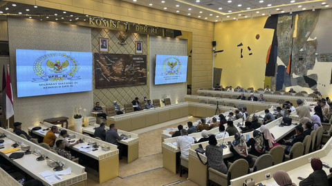 Rapat Komisi II DPR RI terkait kasus pertanahan dengan kelompok masyarakat, Selasa (4/3/2025). Foto: Haya Syahira/kumparan