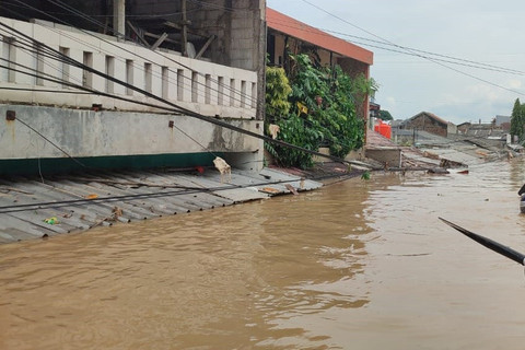 Kondisi banjir di Pondol Gede Permai, Bekasi, Selasa (4/3/2025). Foto: Rachmadi Rasyad/kumparan