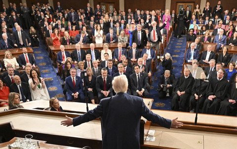 Suasana saat Presiden Amerika Serikat Donald Trump menyampaikan pidato dalam kongres di Washington DC, Amerika Serikat, Selasa (4/3/2025). Foto: Mandel Ngan/AFP