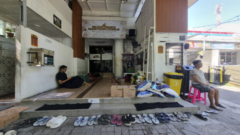 Suasana Masjid Pemuda Konsulat Surabaya.  Foto: Farusma Okta Verdian/kumparan