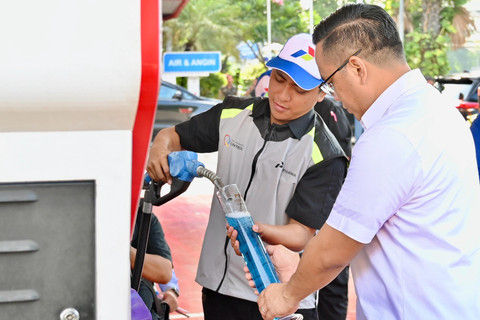 Direktur Utama Pertamina Simon Aloysius Mantiri saat sidak langsung BBM SPBU di Jakarta, Rabu (5/3/2025). Foto: Dok. Pertamina