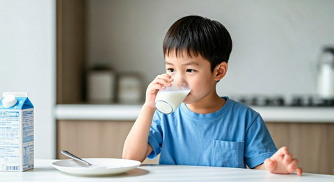 Ilustrasi anak minum susu. Foto: Shutterstock