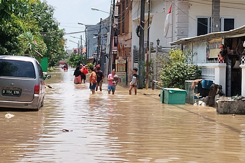 Banjir merendam di perumahan Duren Jaya, Bekasi, Rabu (5/3/2025). Foto: kumparan