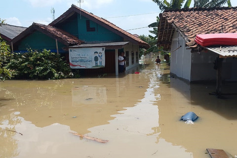 Banjir merendam Desa Mulyajaya, Kecamatan Telukjambe Barat, Karawang, Rabu (5/3/2025). Foto: kumparan