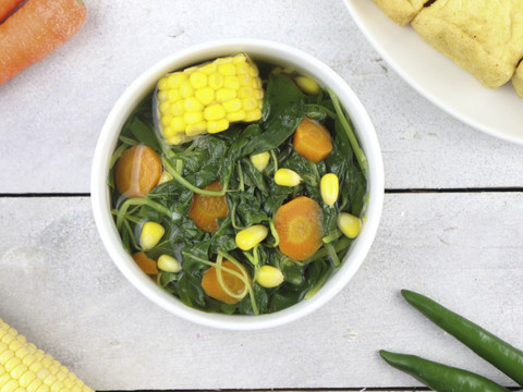 Ilustrasi Sayur Bening Bayam. Foto: Ketut Mahendri/Shutterstock