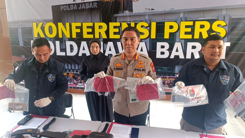 Konferensi pers kasus praktik pornografi lewat aplikasi streaming di Polda Jabar, Kamis (6/3). Foto: Robby Bouceu/kumparan