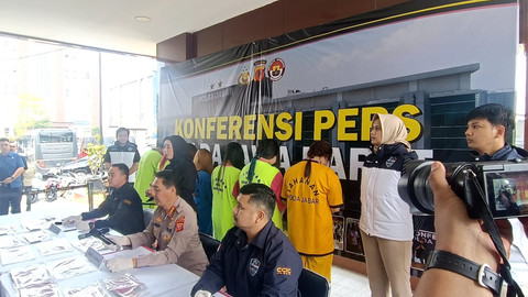 Konferensi pers kasus praktik pornografi lewat aplikasi streaming di Polda Jabar, Kamis (6/3). Foto: Robby Bouceu/kumparan