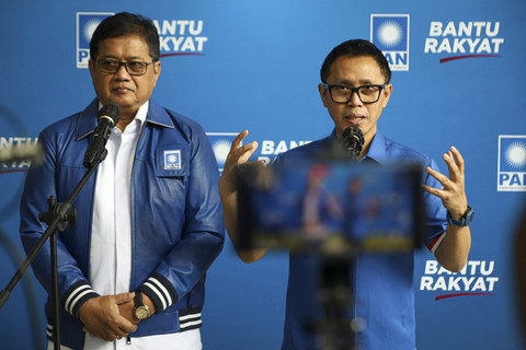 Wakil Ketua Umum PAN Viva Yoga Mauladi dan Sekretaris Jenderal PAN Eko Hendro Purnomo memberikan keterangan pers terkait update dan isu terbaru dari partai di Kantor DPP Partai PAN, Jakarta, Kamis (6/3/2025). Foto: Iqbal Firdaus/kumparan
