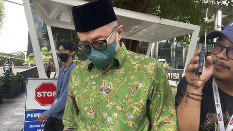 Eks Kakanwil DJP Jakarta Khusus Muhammad Haniv usai diperiksa sebagai tersangka gratifikasi Rp 21,5 miliar, di Gedung Merah Putih KPK, Jakarta, Jumat (7/3/2025).  Foto: Fadhil Pramudya/kumparan