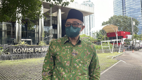 Eks Kakanwil DJP Jakarta Khusus Muhammad Haniv usai diperiksa sebagai tersangka gratifikasi Rp 21,5 miliar, di Gedung Merah Putih KPK, Jakarta, Jumat (7/3/2025).  Foto: Fadhil Pramudya/kumparan