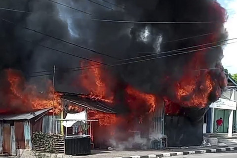 Toko sembako di Alor yang terbakar. Foto: Dok. Istimewa