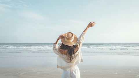 Ilustrasi turis di pantai. Foto: Shutterstock