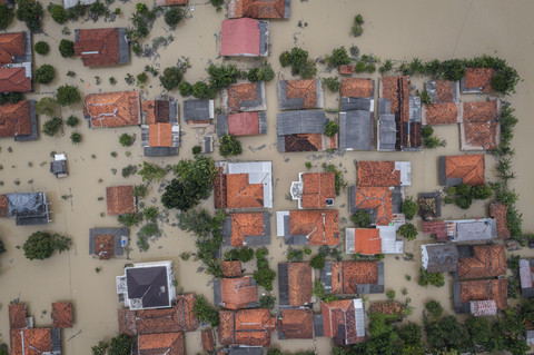 Foto udara suasana permukiman warga yang terendam banjir di Kalangligar, Telukjambe, Karawang, Jawa Barat, Jumat (7/3/2025).  Foto: Bayu Pratama S/ANTARA FOTO