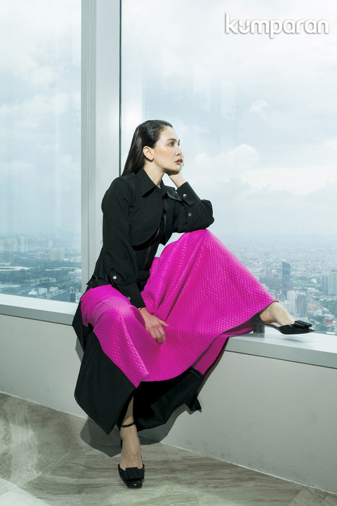 Luna Maya untuk Role Model kumparanWOMAN. Fashion Stylist: Anantama Putra, MUA: Ranggi, Hairdo: Elyas, Wardrobe: Wilsen Willim & Dior. Foto: Dok. Panji Indra