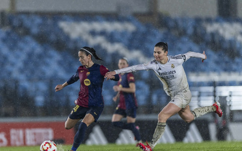 Barcelona Femeni mengalahkan Real Madrid dengan skor telak 0-5 di semifinal Copa de la Reina 2024/25, Jumat (7/3/2025).   Foto: dok. Barcelona
