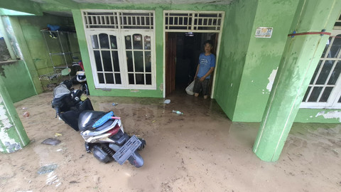 Banjir yang merendam rumah warga di Kecamatan Palabuhanratu, Kabupaten Sukabumi.  Foto: Dok. kumparan