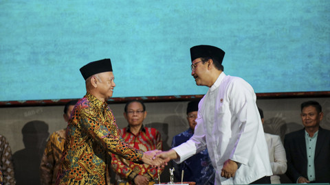 Komitmen Entaskan Kemiskinan Jawa Barat, Menteri Sosial Saifullah Yusuf Teken MoU Bersama Perguruan Tinggi. Foto: Dok. Kemensos