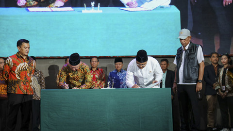 Komitmen Entaskan Kemiskinan Jawa Barat, Menteri Sosial Saifullah Yusuf Teken MoU Bersama Perguruan Tinggi. Foto: Dok. Kemensos