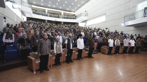 Komitmen Entaskan Kemiskinan Jawa Barat, Menteri Sosial Saifullah Yusuf Teken MoU Bersama Perguruan Tinggi. Foto: Dok. Kemensos