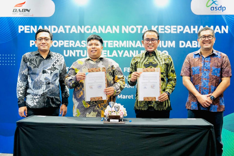 Penandatanganan Nota Kesepahaman (MoU) antara ASDP dengan perusahaan jasa kepelabuhan, PT Delta Artha Bahari Nusantara (DABN). Foto: ASDP