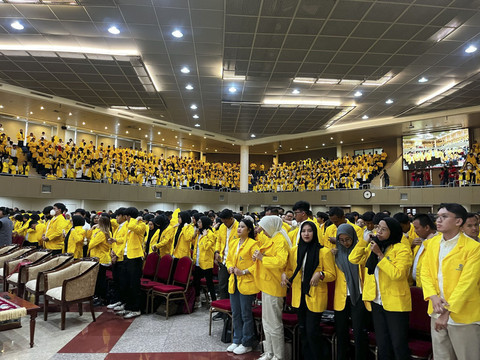 Universitas Terbuka Gelar OSBM (Orientasi Studi Mahasiswa Baru) di di Universitas Terbuka Jakarta Convention Center (UTCC), Pondok Cabe, Tangerang, pada Minggu (9/3/2025). Foto: Rayyan Farhansyah/kumparan