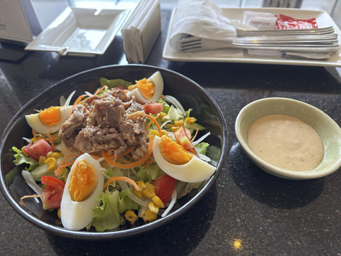 Menu beef corn salad di Inaho Restaurant Resinda Hotel Karawang. Foto: Andari Novianti/kumparan