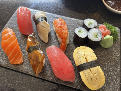 Menu sushi yuki di Inaho Restaurant Resinda Hotel Karawang. Foto: Andari Novianti/kumparan