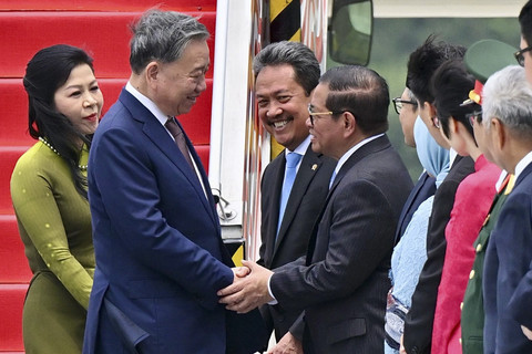 Sekretaris Jenderal Partai Komunis Vietnam tiba di Bandara Halim Perdanakusuma, Jakarta, Minggu (9/3/2025). Foto: Cahyo - Biro Pers Sekretariat Presiden